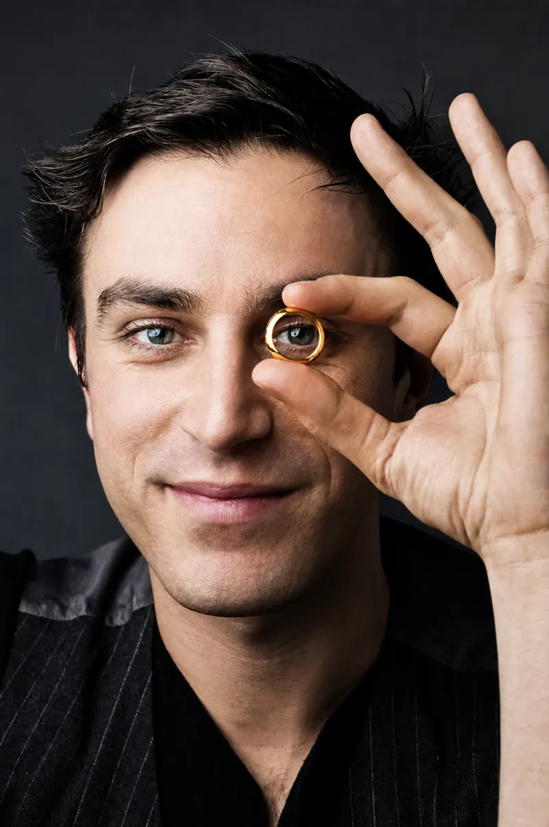 Christoph Demian mit Ring auf der Bühne